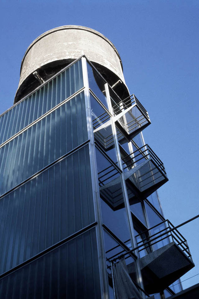 ˮסլ water tower in Antwerp by Crepain Binst