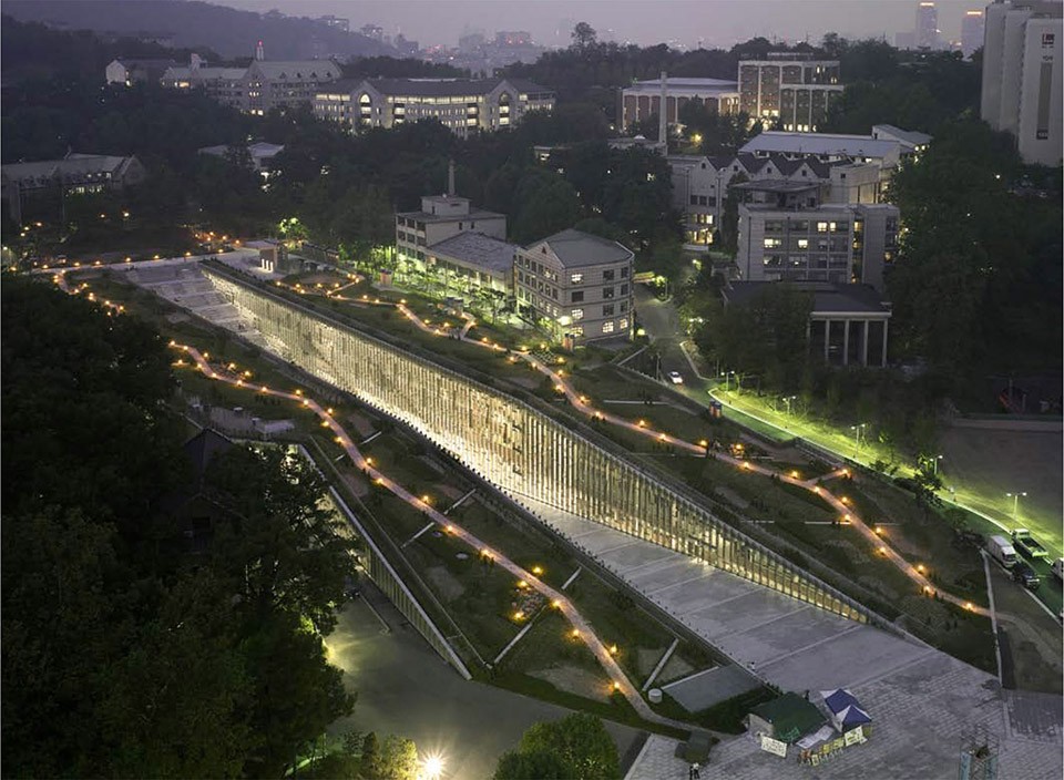 “校园峡谷”－首尔梨花女子大学教学楼设计